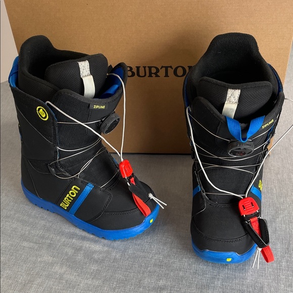 burton kids snowboard boot sizing Kids' Smalls Step On Boots - Black keeping your feet warm and dry Burton Progression XS Kids Snowboard